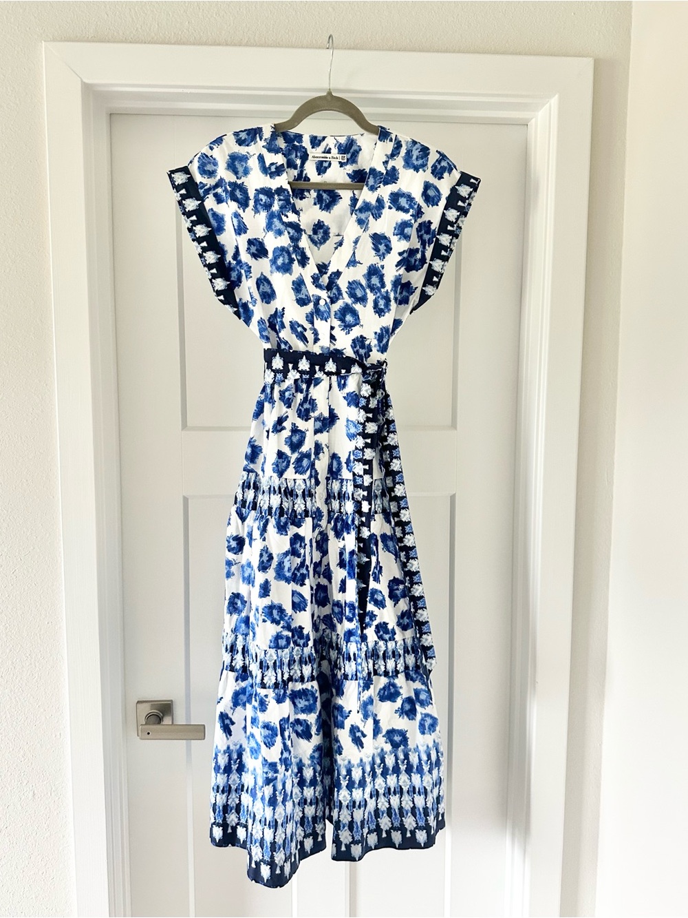 Abercrombie & Fitch Blue White Floral V-Neck Tiered Maxi Dress - XS
